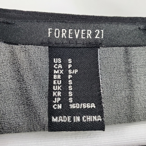 Forever 21 Tie-Front Eyelash Lace Romper Black Boho - Picture 6 of 9